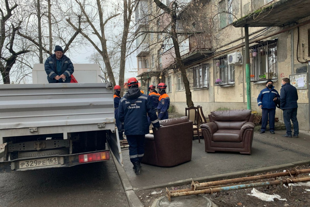 Из аварийного дома на пер. Кривошлыковском в Ростове переселились 19 семей - фото 1