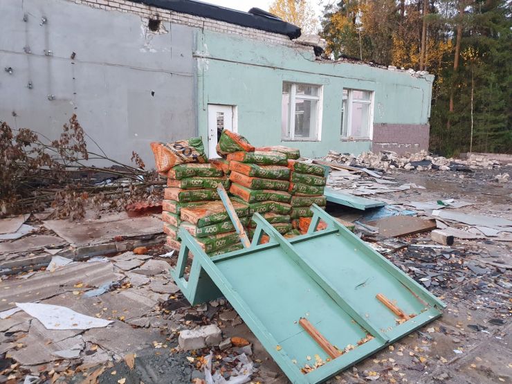 Опубликованы фото заброшенной стройплощадки корпуса «Школы 800» на Бору - фото 1