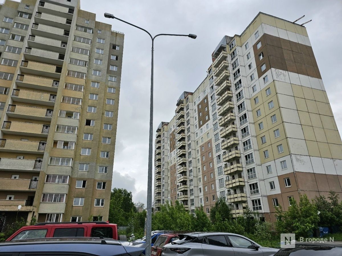 Заброшенные высотки у областного суда вызывают беспокойство нижегородцев  - фото 1
