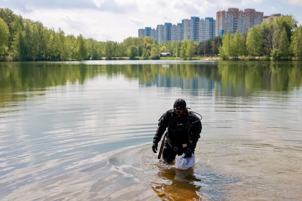 Водолазы показали нижегородцам находки из водоемов перед пляжным сезоном  - фото 1