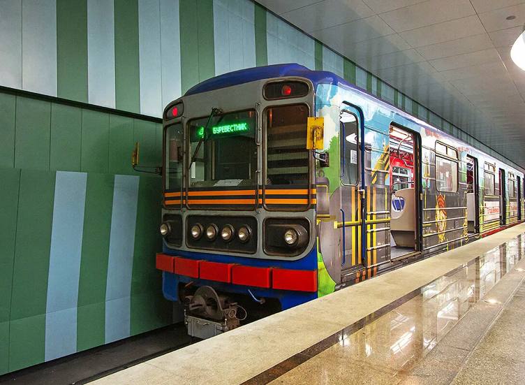 Российский атлет установил мировой рекорд по тяге вагонов в нижегородском метро