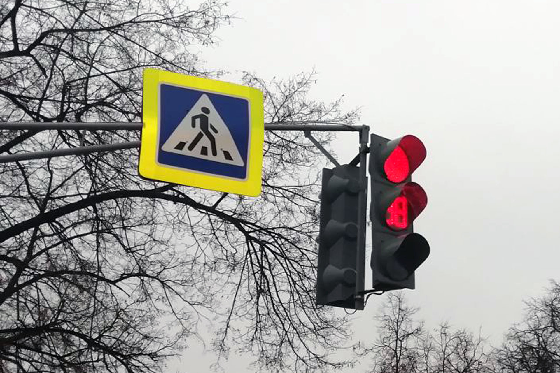 Работу светофора на проблемном перекрестке в Самаре подкорректируют в течение недели