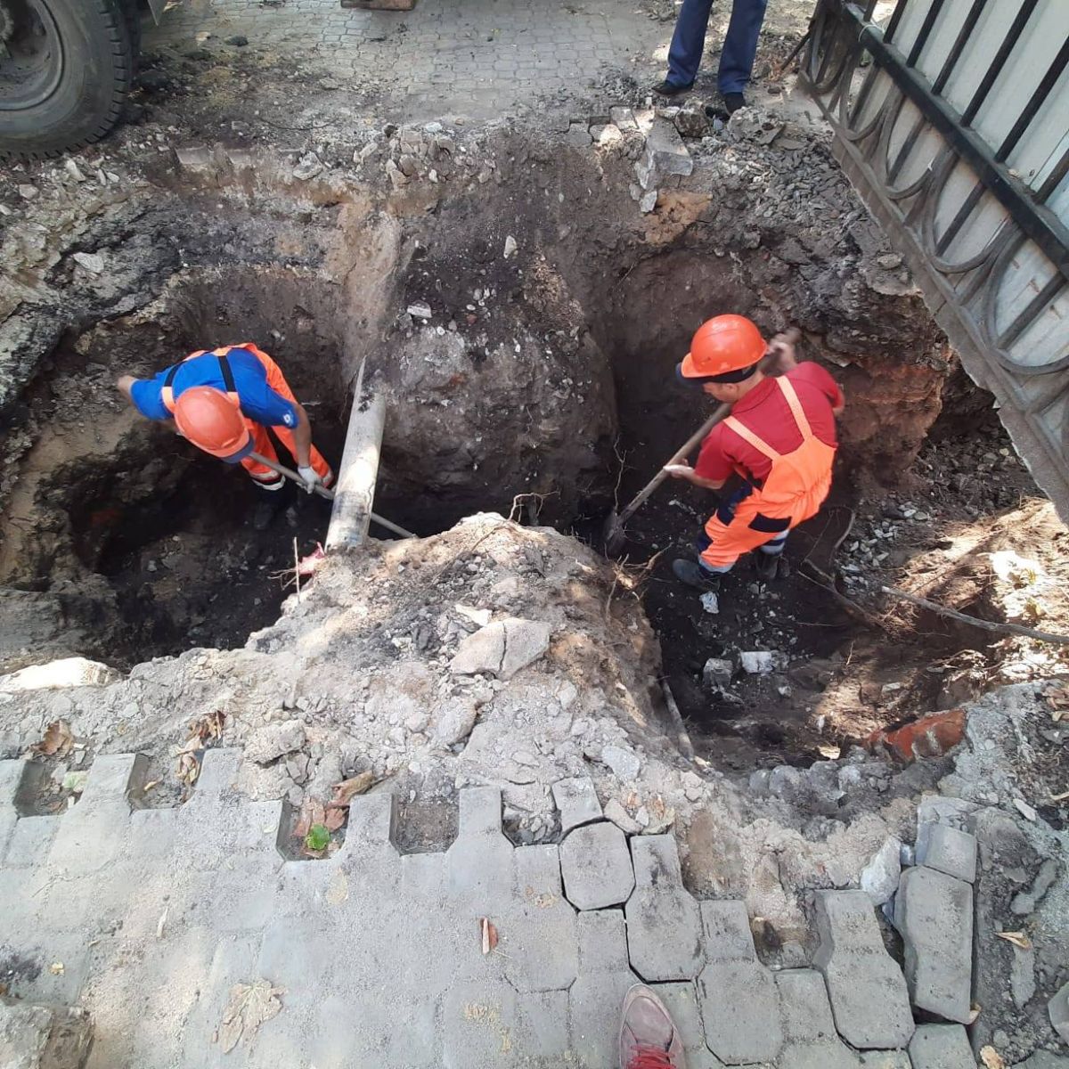 Когда дадут воду в северном районе воронежа. Когда дадут воду в северном районе воронежа. Прорыв трубы воронеж. Когда дадут воду в северном районе воронежа. Водоканал воронеж аварии сейчас.