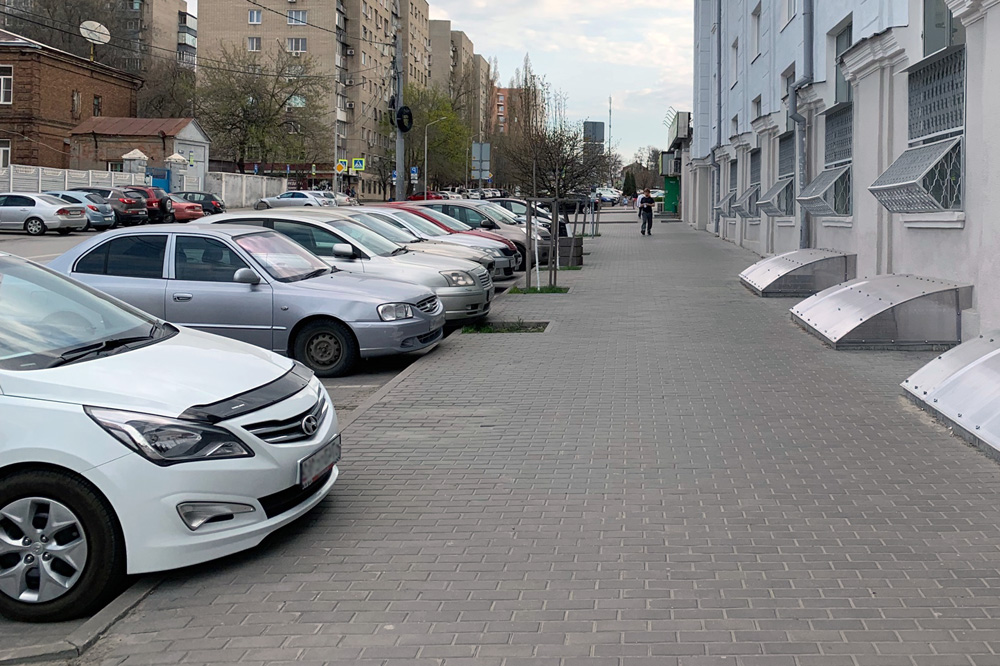На семи улицах Ростова-на-Дону запретят парковку автомобилей с 4 сентября 
