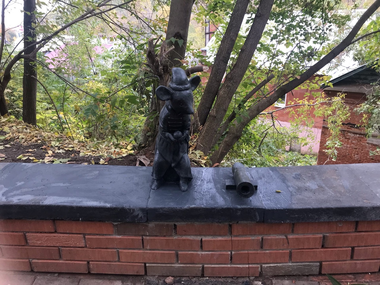 Скульптуру мышки на Почаинском бульваре повредили при попытке похищения - фото 1