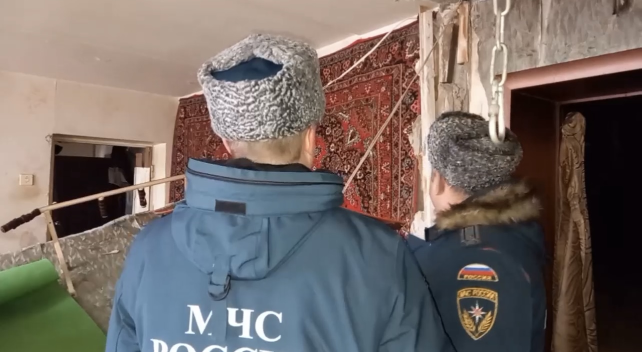 Жильцам восьми квартир в Заволжье пока не разрешили вернуться домой после взрыва газа - фото 1