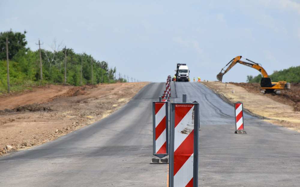 В Азовском районе 17-километровый участок трассы отремонтируют за 900 млн рублей - фото 1